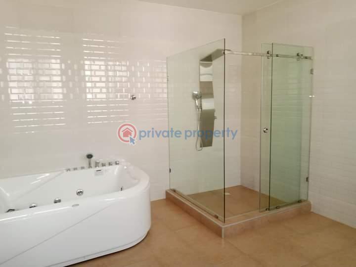 5 bedroom Townhouse For Sale North Ridge Accra - 7