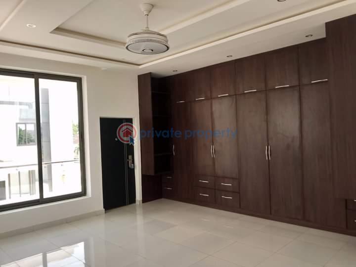 5 bedroom Townhouse For Sale North Ridge Accra - 2