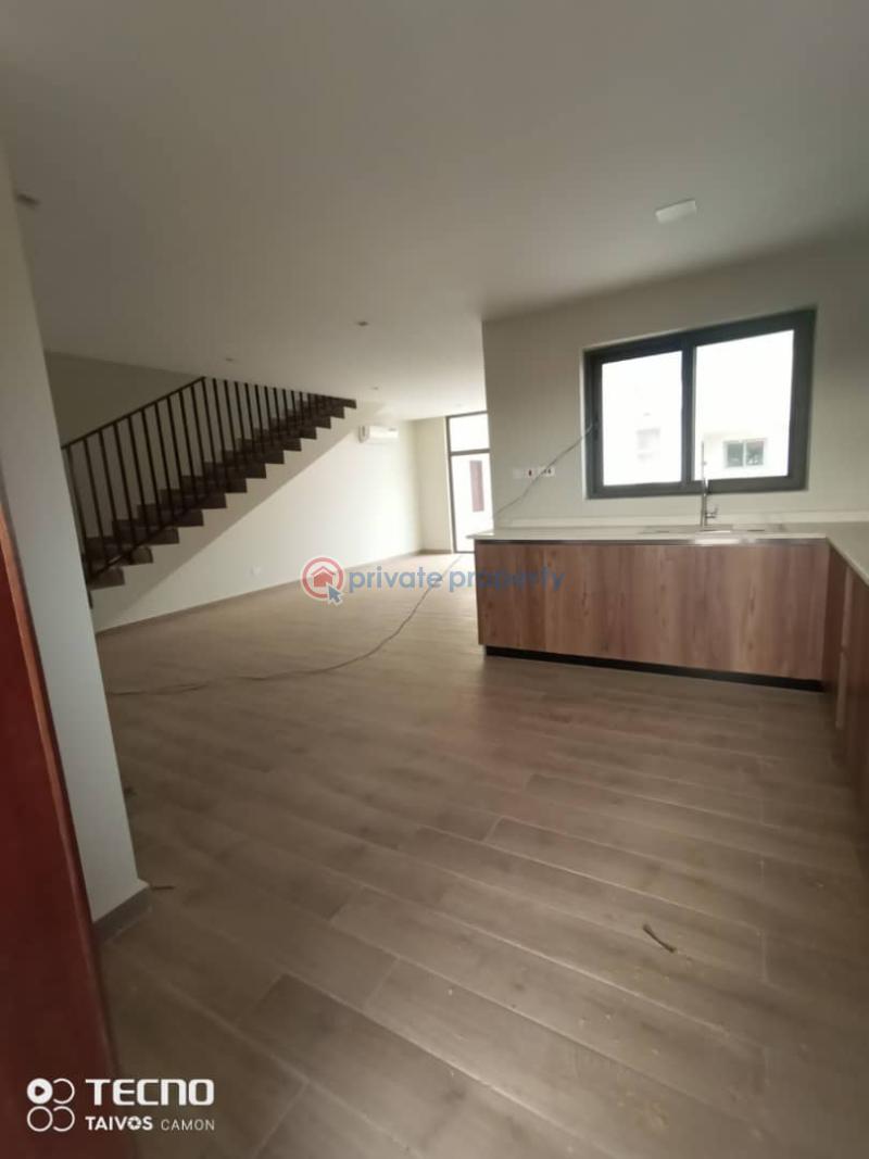 5 bedroom Townhouse For Sale North Ridge Accra - 3