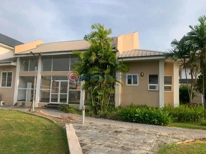7 bedroom Townhouse For Sale Trasacco Estate East Legon Accra - 2