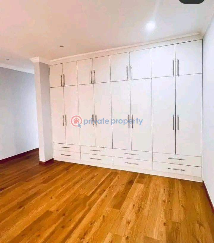 8 bedroom Townhouse For Sale Cantonments Accra - 3