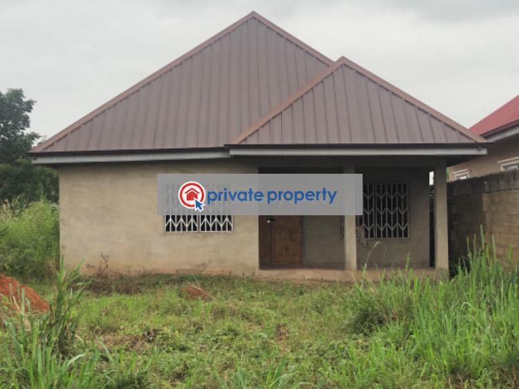 2 bedroom Detached Bungalow For Sale &nbsp;oyibi sasabi Road Oyibi Accra - 2