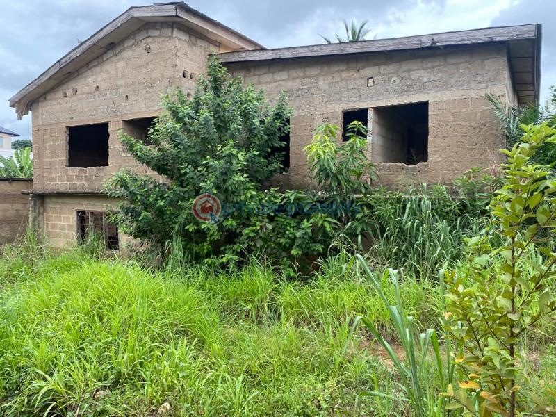 9 bedroom House For Sale Asouyeboa Ipt Near Winneba University Kumasi Metropolitan Ashanti - 0
