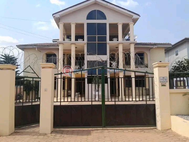 3 bedroom Apartment For Rent East Airport Airport Residential Area Accra - 0