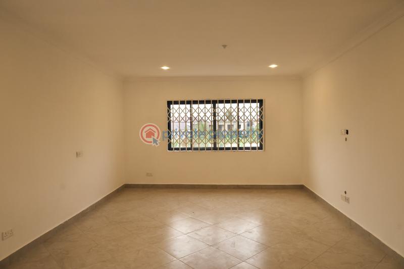 6 bedroom House For Sale oyibi. Accra - 6