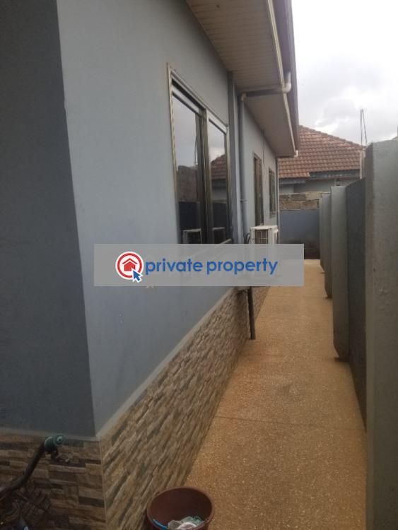 3 bedroom Detached Bungalow For Sale &nbsp;oyarifa Owusu Ansah Road, Close To Vision Hospital Oyarifa La Nkwantanang Madina Municipal Accra - 4