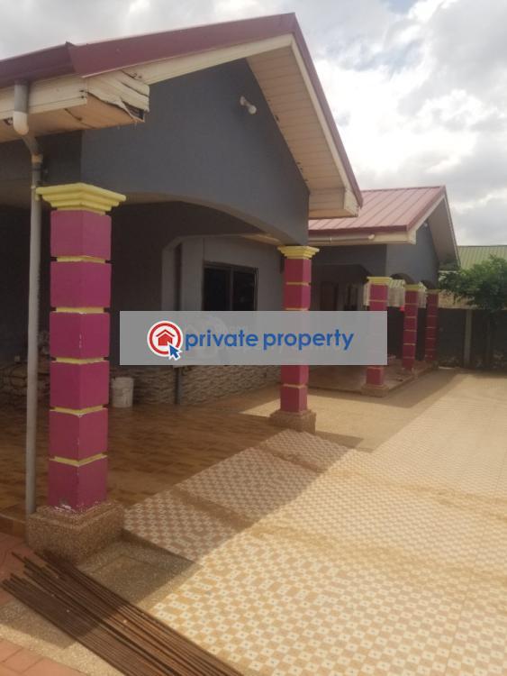 3 bedroom Detached Bungalow For Sale &nbsp;oyarifa Owusu Ansah Road, Close To Vision Hospital Oyarifa La Nkwantanang Madina Municipal Accra - 2