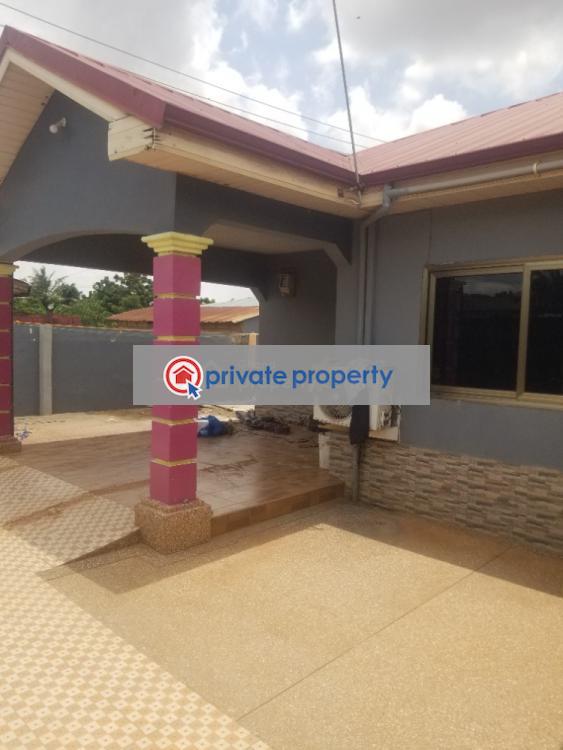 3 bedroom Detached Bungalow For Sale &nbsp;oyarifa Owusu Ansah Road, Close To Vision Hospital Oyarifa La Nkwantanang Madina Municipal Accra - 9