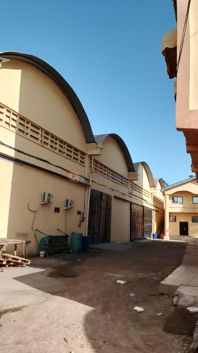 Warehouse For Rent Weija Old Barrier. Weija Ga South Municipal Accra - 1