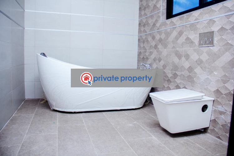 4 bedroom House For Sale &nbsp;community 17 Spintex Accra - 4