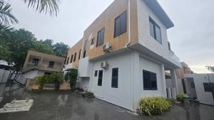 5 bedroom House For Sale East Airport Accra Metropolitan 