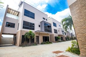 3 bedroom House For Sale Airport Residential Area Accra