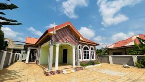 3 bedroom House For Rent Amrahia Adenta Municipal Accra