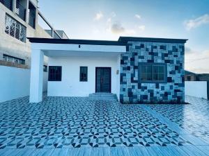 3 bedroom House For Sale Botwe Lakeside School Junction Close To The Melcom La Nkwantanang Madina Municipal Accra