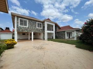 6 bedroom House For Rent Ars Roundabout Accra East Legon 