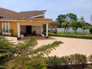 6 bedroom House For Sale East Airport Airport Residential Area Accra