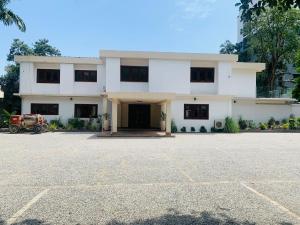 6 bedroom House For Rent Airport Residential Area Accra