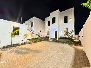 4 bedroom House For Sale Lakeside Estates. Adenta Municipal Accra