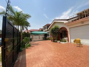 5 bedroom House For Sale Adjiringanor East Legon Accra