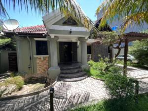 5 bedroom House For Rent Osu Accra