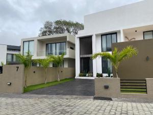 4 bedroom Townhouse For Sale Cantonments Accra