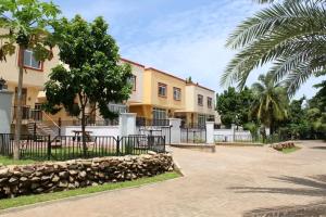4 bedroom Townhouse For Rent East Airport Airport Residential Area Accra