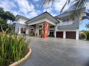 4 bedroom Townhouse For Sale Airport Hill's Airport Residential Area Accra