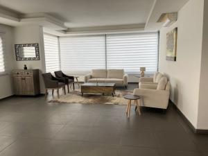 3 bedroom Apartment For Rent Labone La (Labadi) La Dade Kotopon Municipal Accra