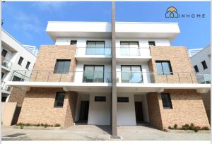 5 bedroom Townhouse For Rent North Ridge Accra
