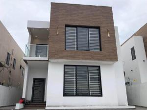 5 bedroom House For Sale Lakeside Estates. Adenta Municipal Accra
