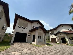 4 bedroom Townhouse For Rent Airport Residential Area Accra